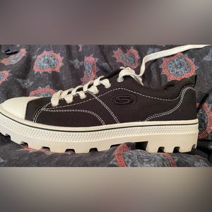 Skechers Roadies Y2K style size 7.5